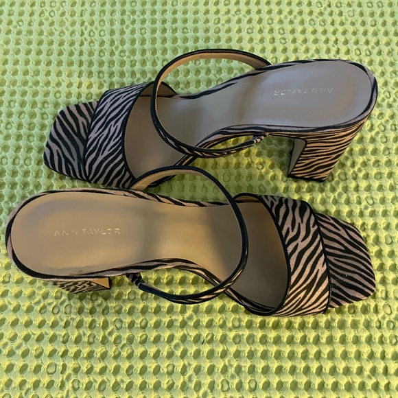 Ann Taylor Zebra Print Sandals (tan & black) size 8.5. Like new! - Picture 4 of 6